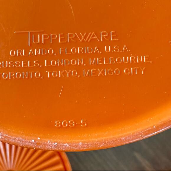 Vintage Tupperware Set of 2 Servalier Cannisters Orange 811-6 809-5 MCM Made USA - Picture 8 of 11